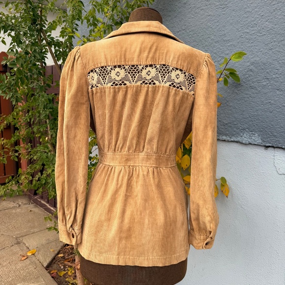 Vintage 70s tan corduroy jacket w/ lace - Picture 2 of 10